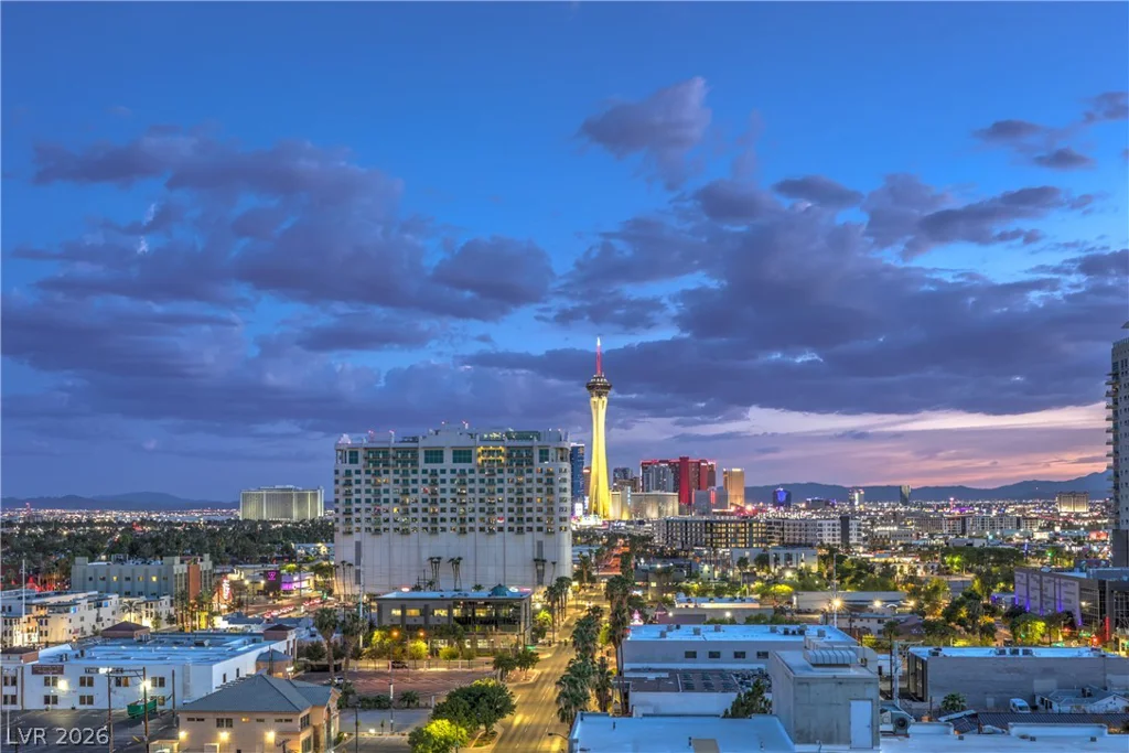 353 Bonneville, Las Vegas, NV 89101
