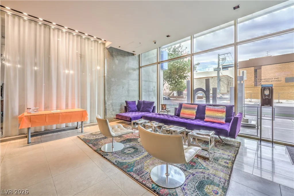 353 Bonneville, Las Vegas, NV 89101