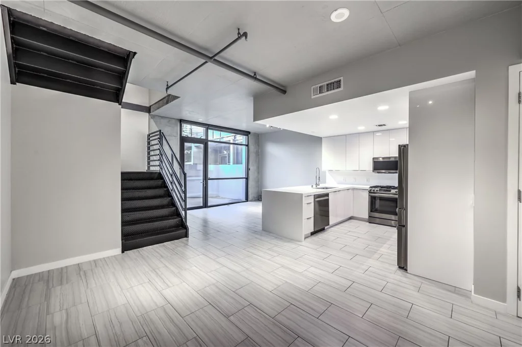 353 Bonneville, Las Vegas, NV 89101