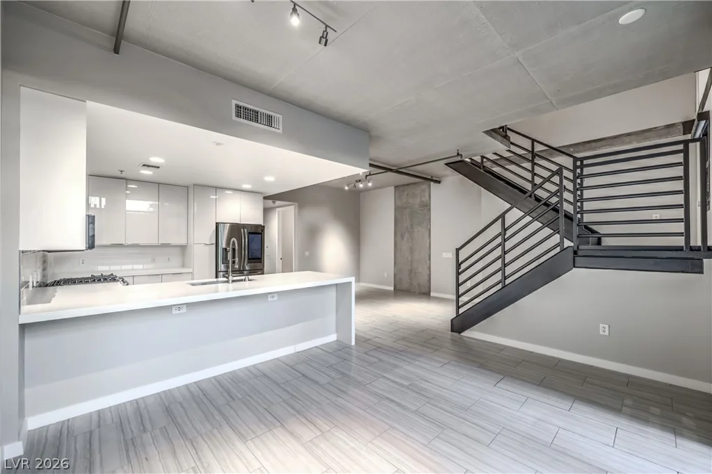 353 Bonneville, Las Vegas, NV 89101