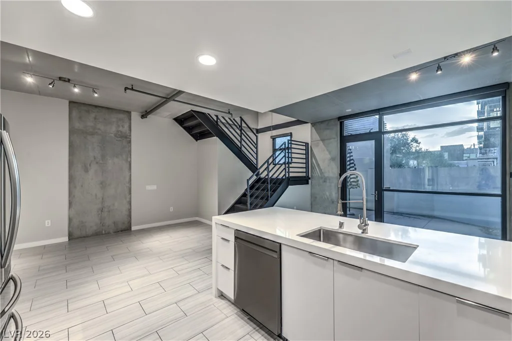 353 Bonneville, Las Vegas, NV 89101
