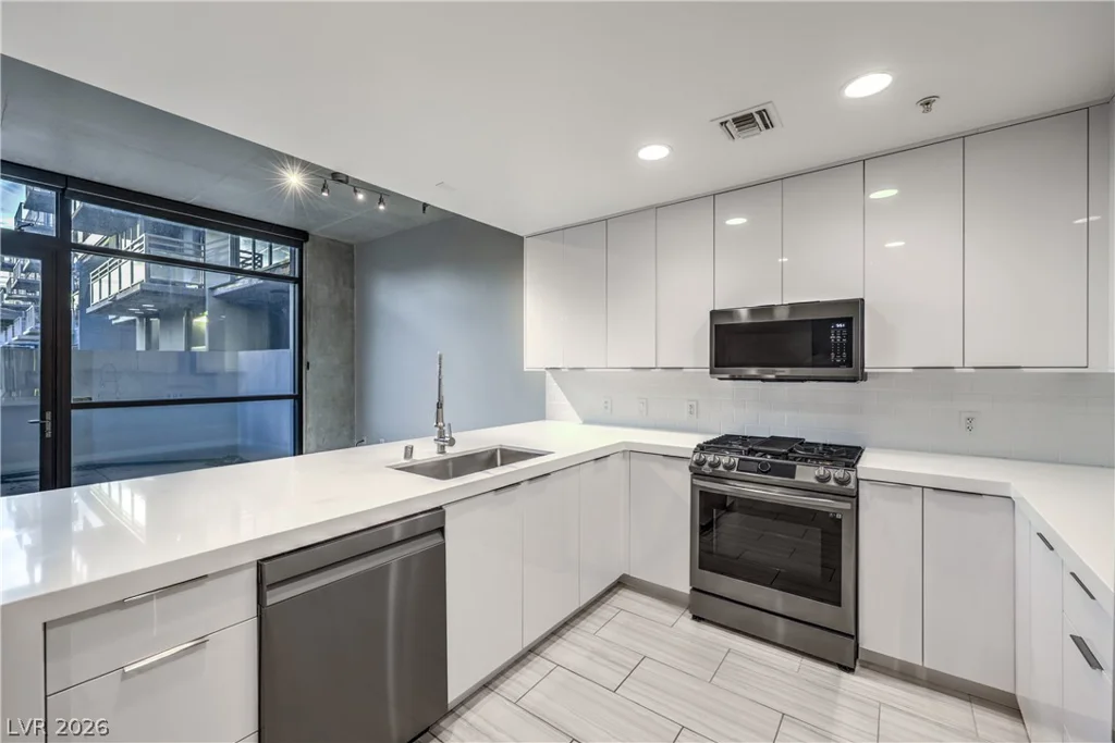 353 Bonneville, Las Vegas, NV 89101