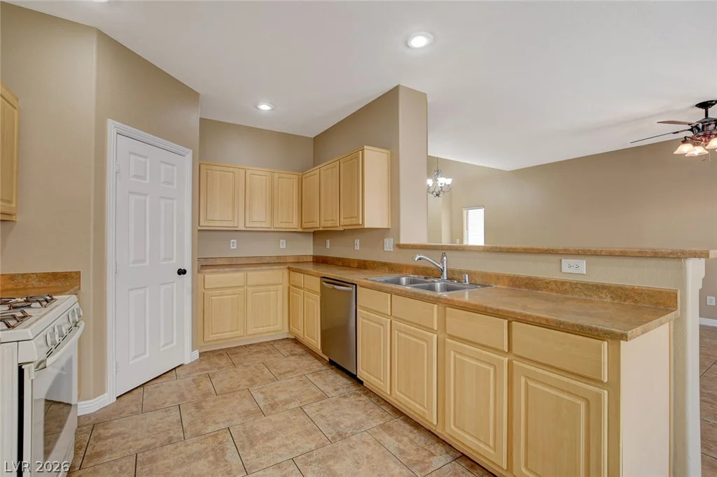 8926 Tomnitz, Las Vegas, NV 89178