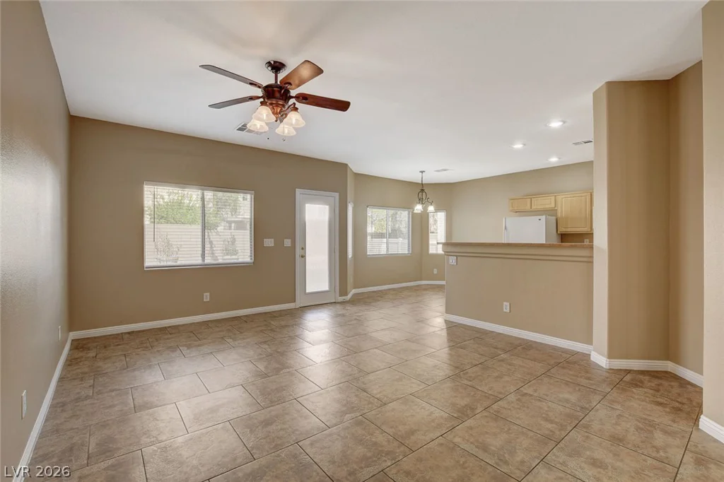 8926 Tomnitz, Las Vegas, NV 89178