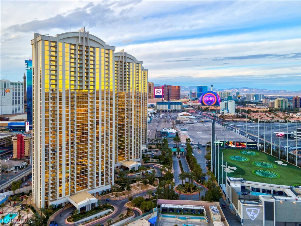 135 Harmon, Las Vegas, NV 89109