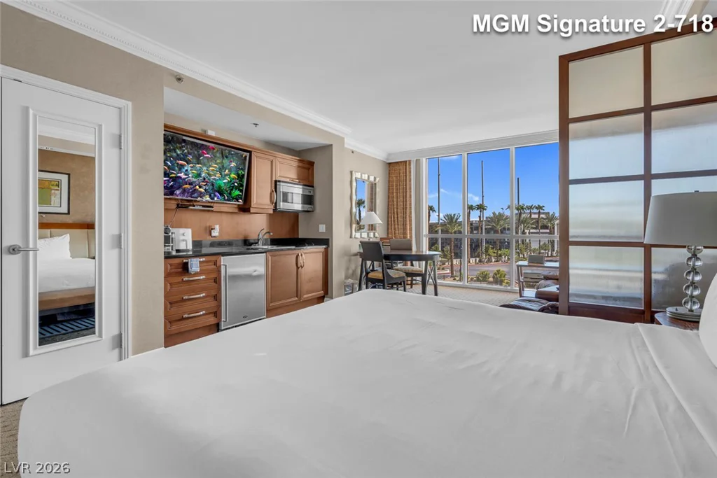 135 Harmon, Las Vegas, NV 89109