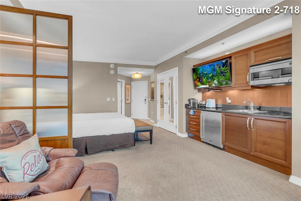 135 Harmon, Las Vegas, NV 89109