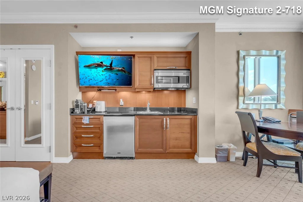 135 Harmon, Las Vegas, NV 89109