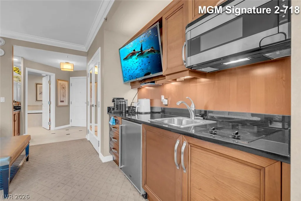135 Harmon, Las Vegas, NV 89109