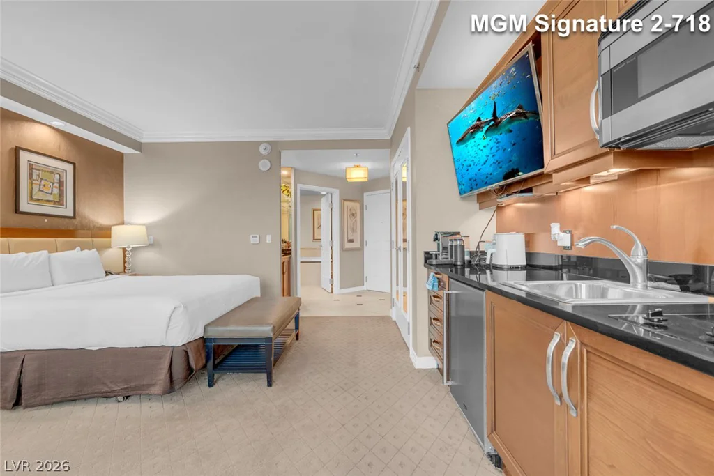 135 Harmon, Las Vegas, NV 89109