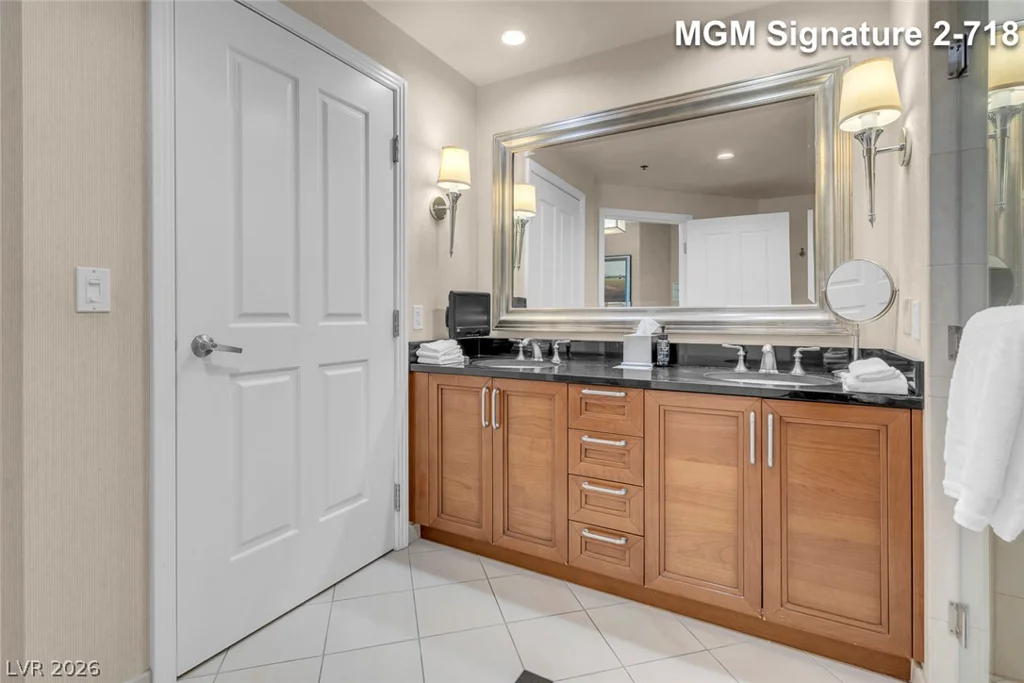 135 Harmon, Las Vegas, NV 89109
