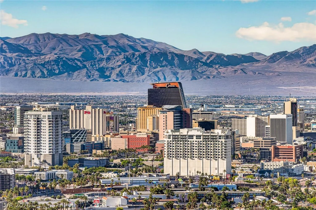 322 Karen, Las Vegas, NV 89109