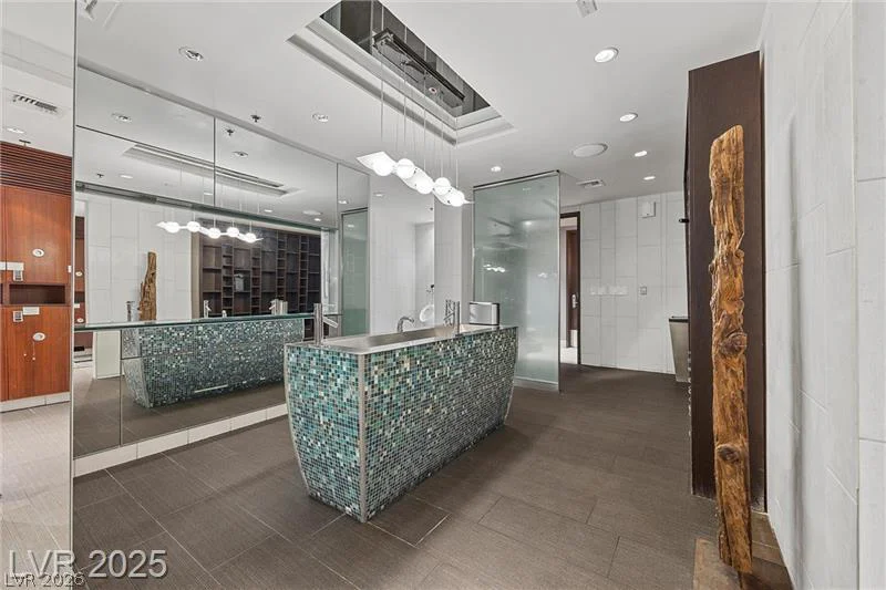 4525 Dean Martin, Las Vegas, NV 89103