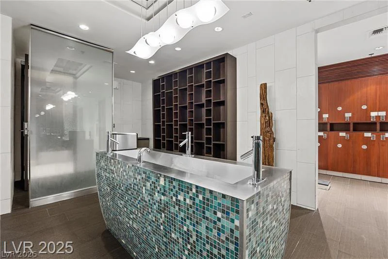 4525 Dean Martin, Las Vegas, NV 89103