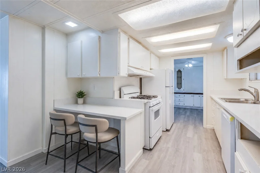 4542 Royal Club, Las Vegas, NV 89103