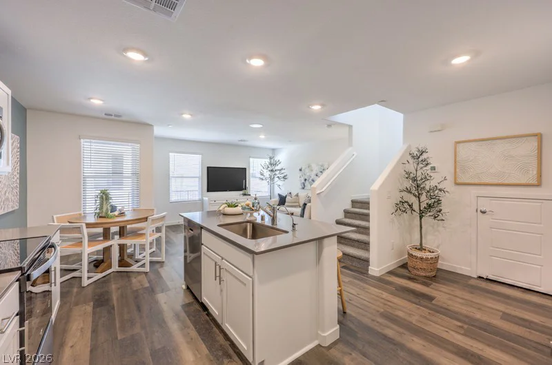 998 Desert Spruce, Las Vegas, NV 89107