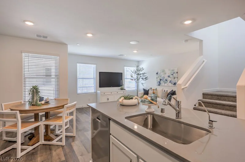 998 Desert Spruce, Las Vegas, NV 89107