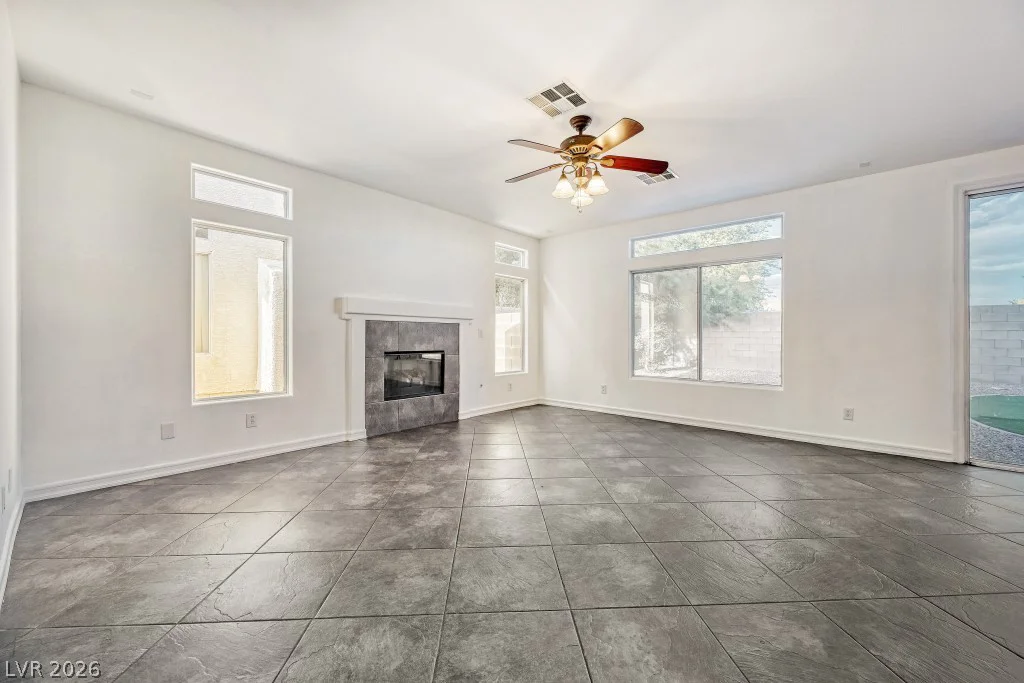 8447 Amherst Valley, Las Vegas, NV 89123