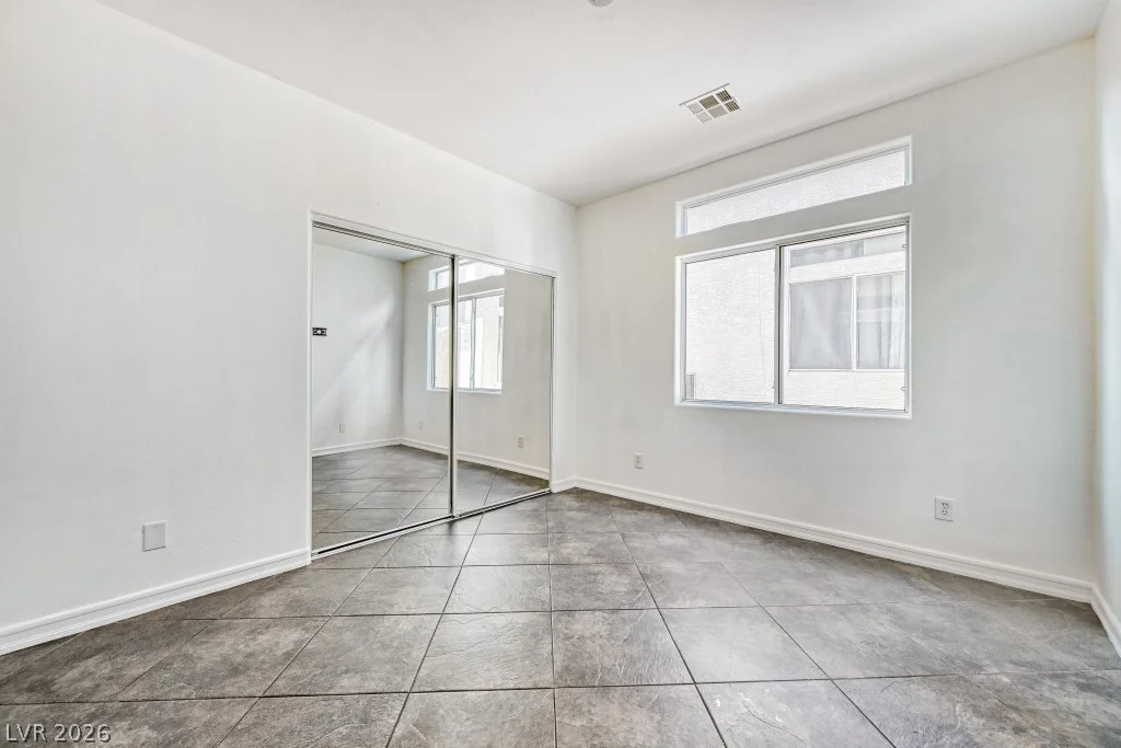 8447 Amherst Valley, Las Vegas, NV 89123