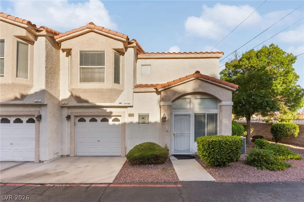 6905 Coral Rock, Las Vegas, NV 89108