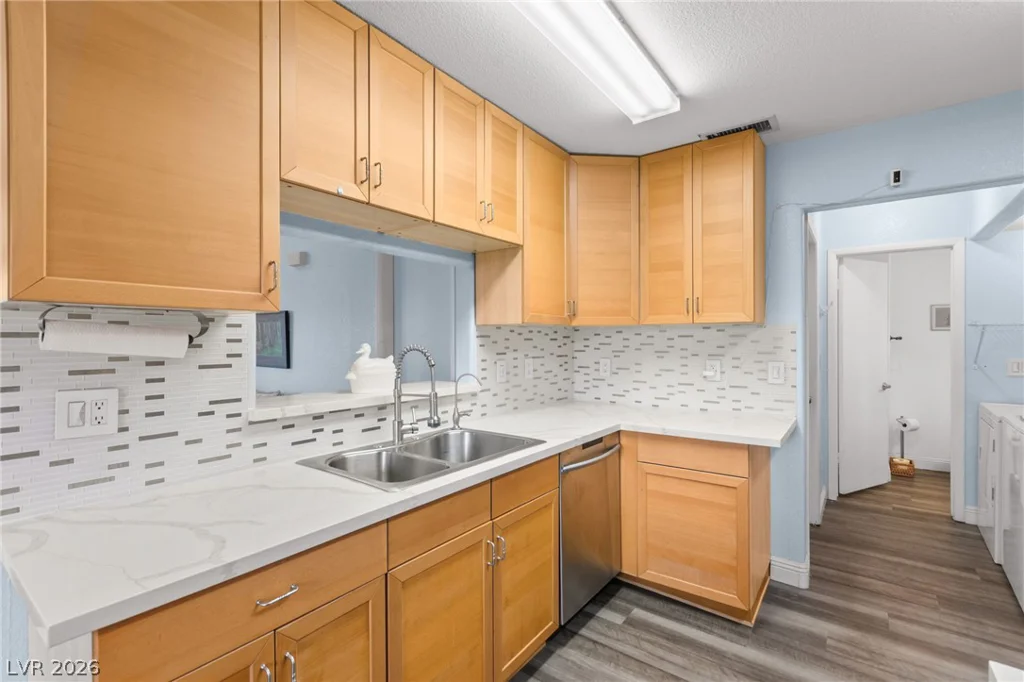 6905 Coral Rock, Las Vegas, NV 89108