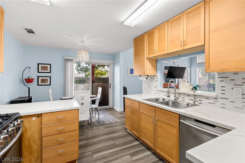 6905 Coral Rock, Las Vegas, NV 89108