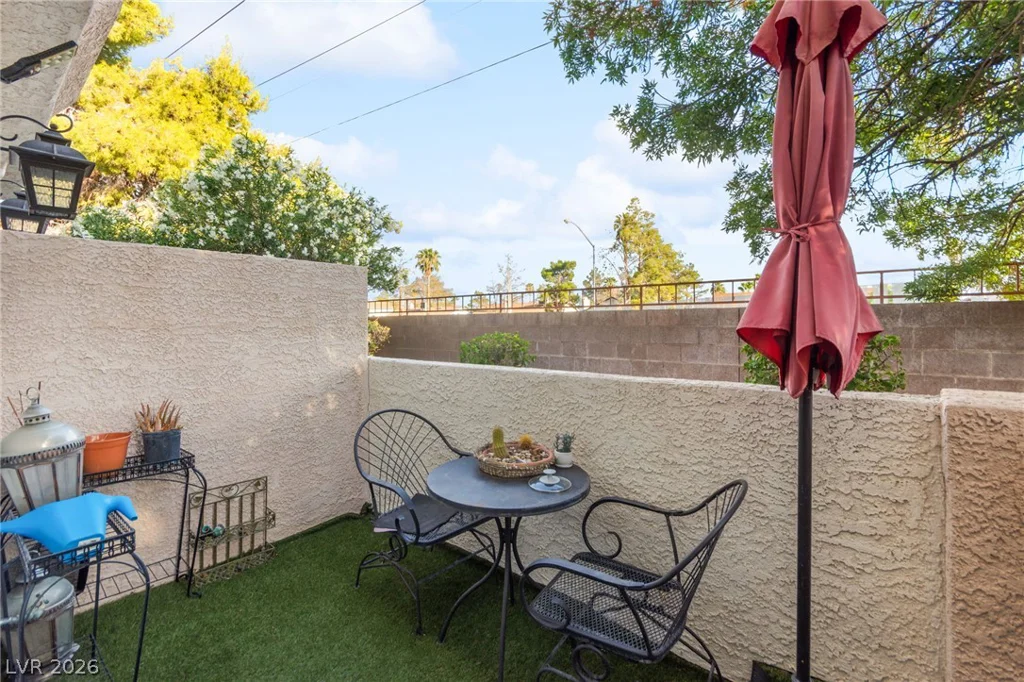 6905 Coral Rock, Las Vegas, NV 89108