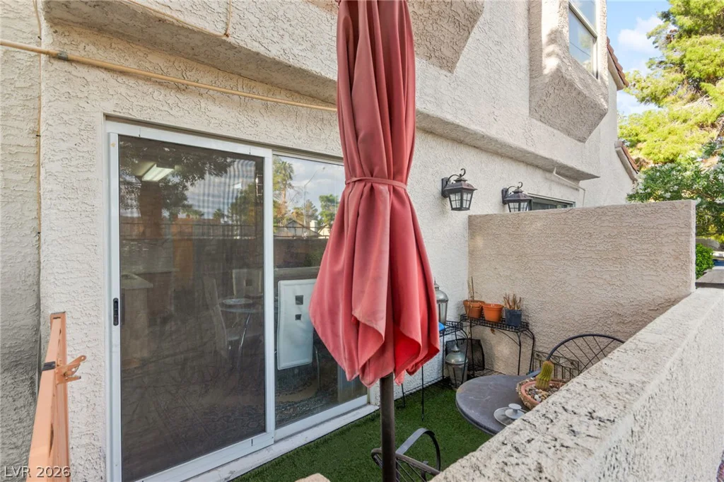 6905 Coral Rock, Las Vegas, NV 89108