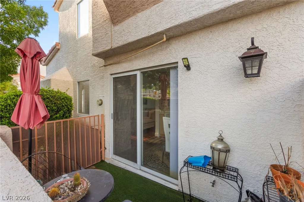 6905 Coral Rock, Las Vegas, NV 89108