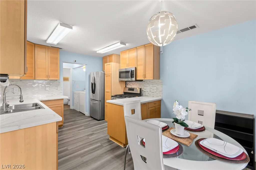 6905 Coral Rock, Las Vegas, NV 89108