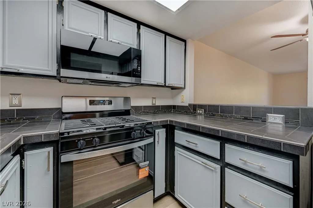 1908 Desert Falls, Las Vegas, NV 89128