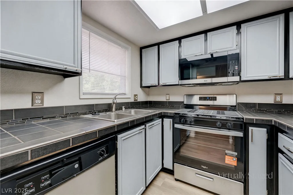 1908 Desert Falls, Las Vegas, NV 89128