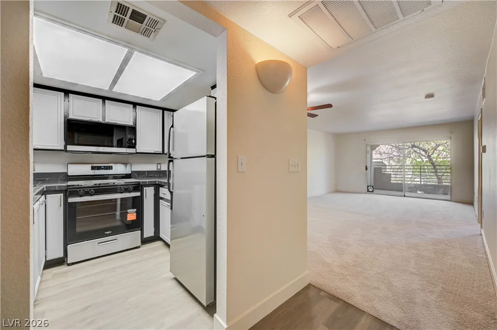 1908 Desert Falls, Las Vegas, NV 89128
