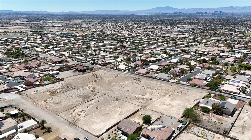 255 Vista Valley, Las Vegas, NV 89110