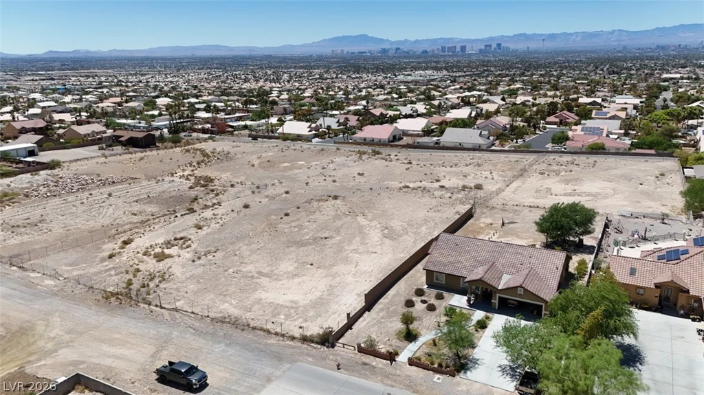 255 Vista Valley, Las Vegas, NV 89110