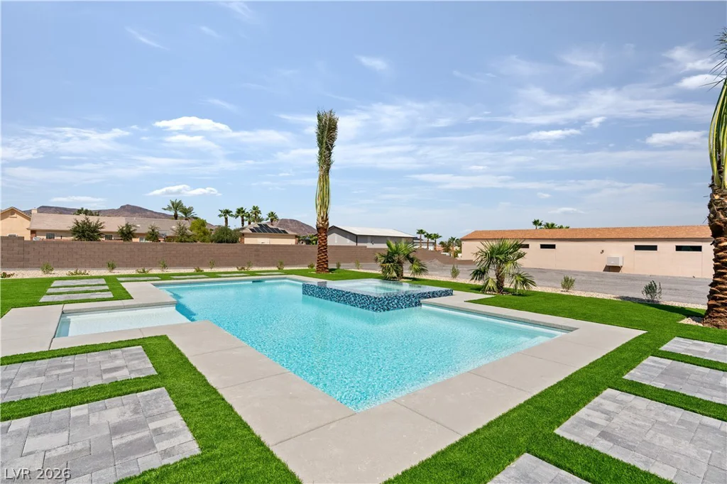 470 Paradise Hills, Henderson, NV 89002