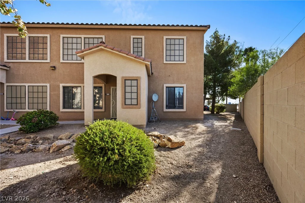 2001 Sue, Las Vegas, NV 89108