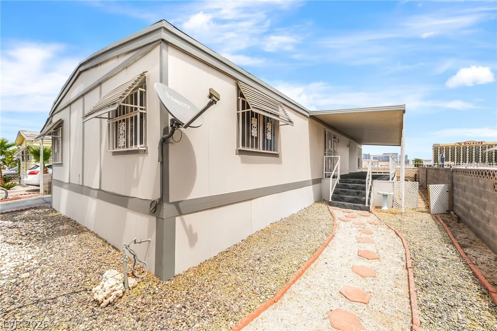 4684 Royal Ridge, Las Vegas, NV 89103