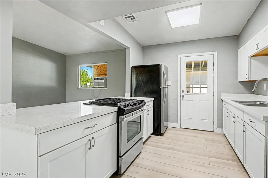 104 Stanford St, Las Vegas, NV 89107