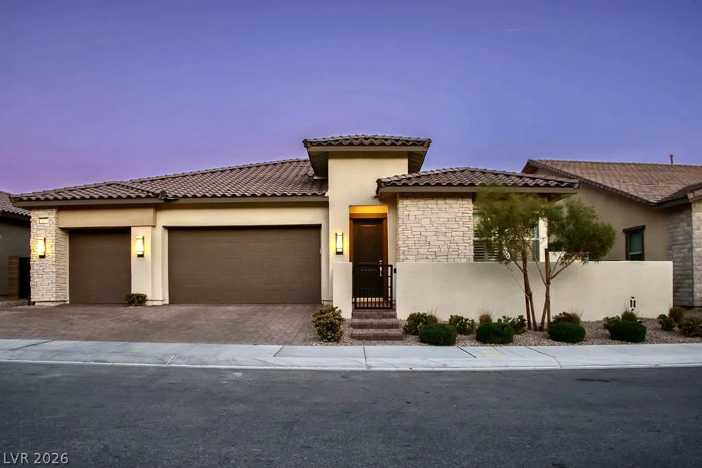 180 Medianoche, Las Vegas, NV 89138