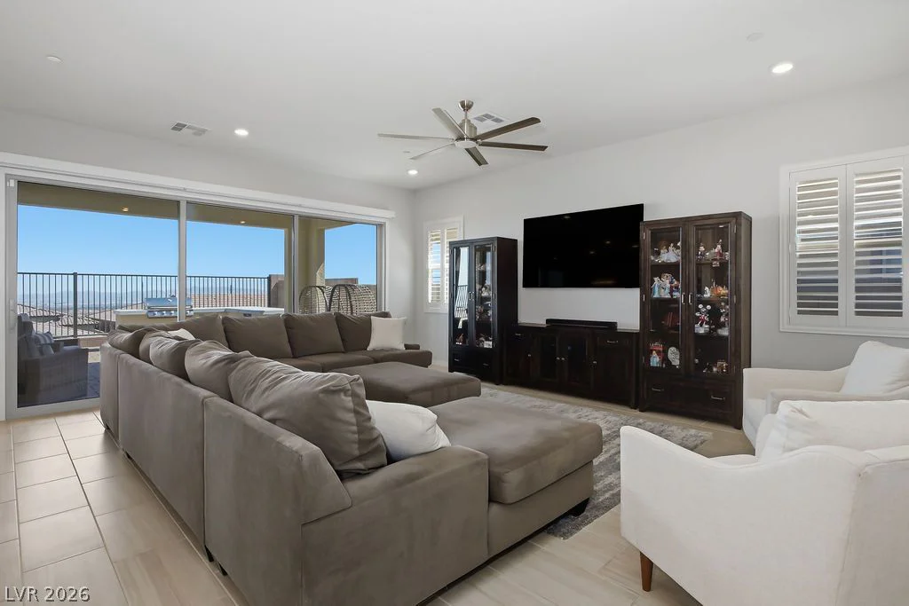 180 Medianoche, Las Vegas, NV 89138