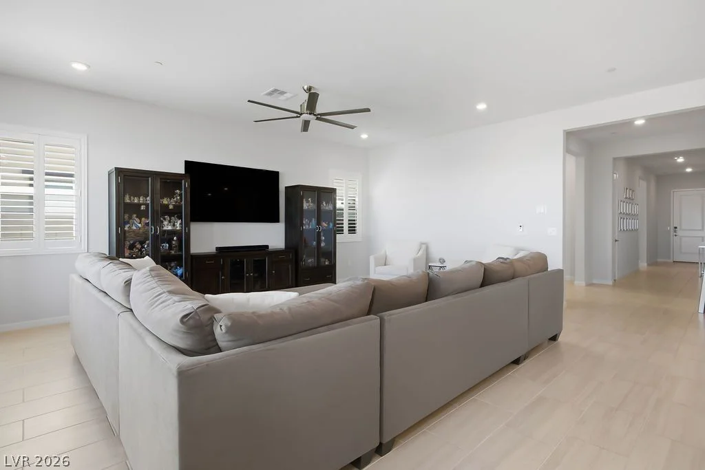 180 Medianoche, Las Vegas, NV 89138