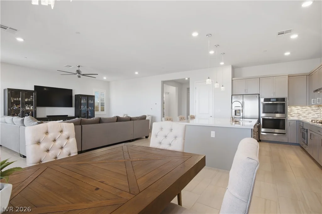 180 Medianoche, Las Vegas, NV 89138