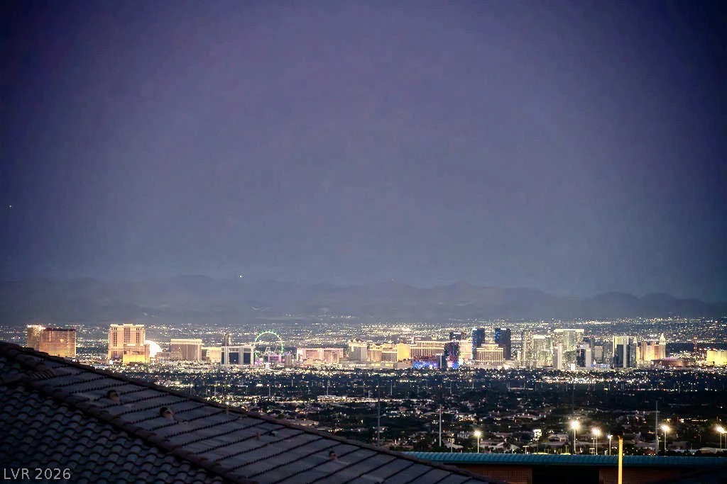 180 Medianoche, Las Vegas, NV 89138