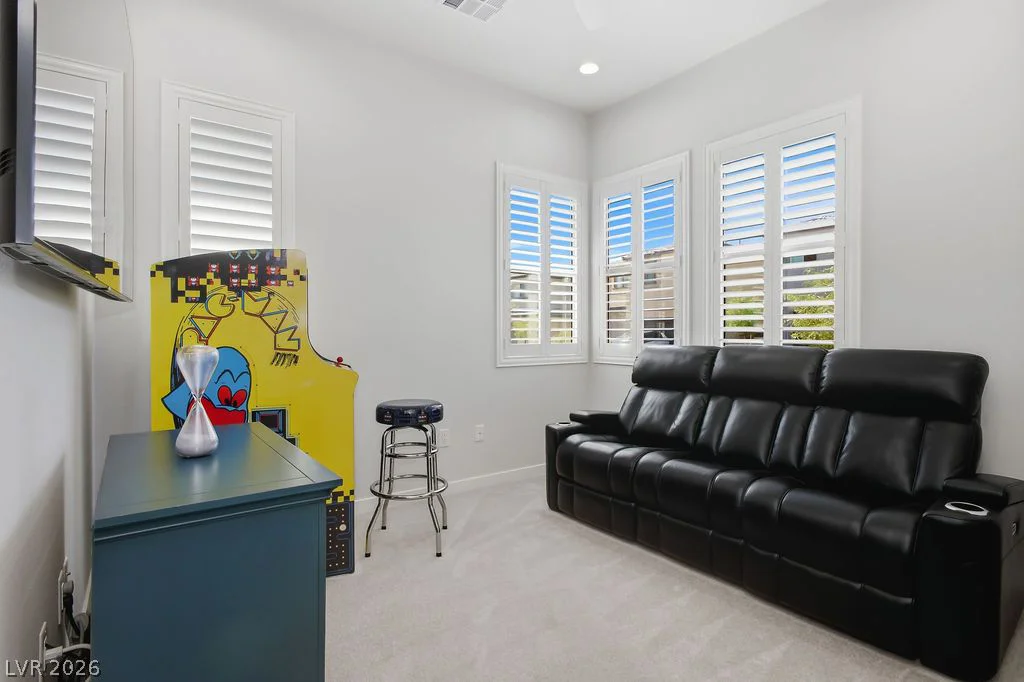 180 Medianoche, Las Vegas, NV 89138
