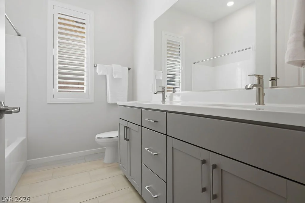 180 Medianoche, Las Vegas, NV 89138