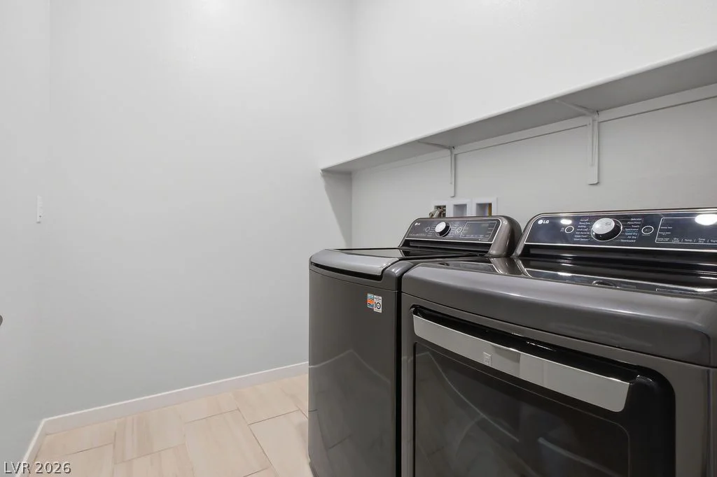 180 Medianoche, Las Vegas, NV 89138