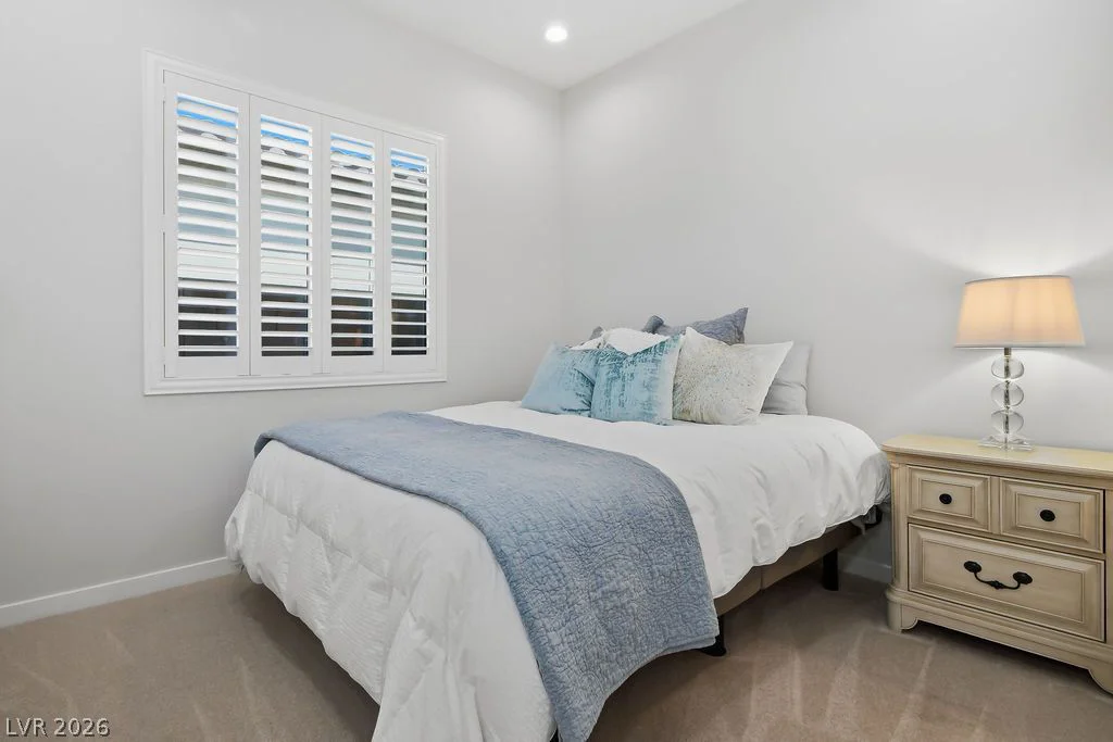 180 Medianoche, Las Vegas, NV 89138