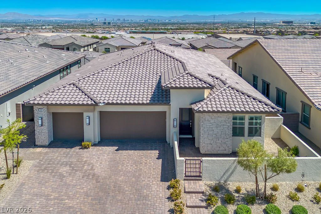 180 Medianoche, Las Vegas, NV 89138