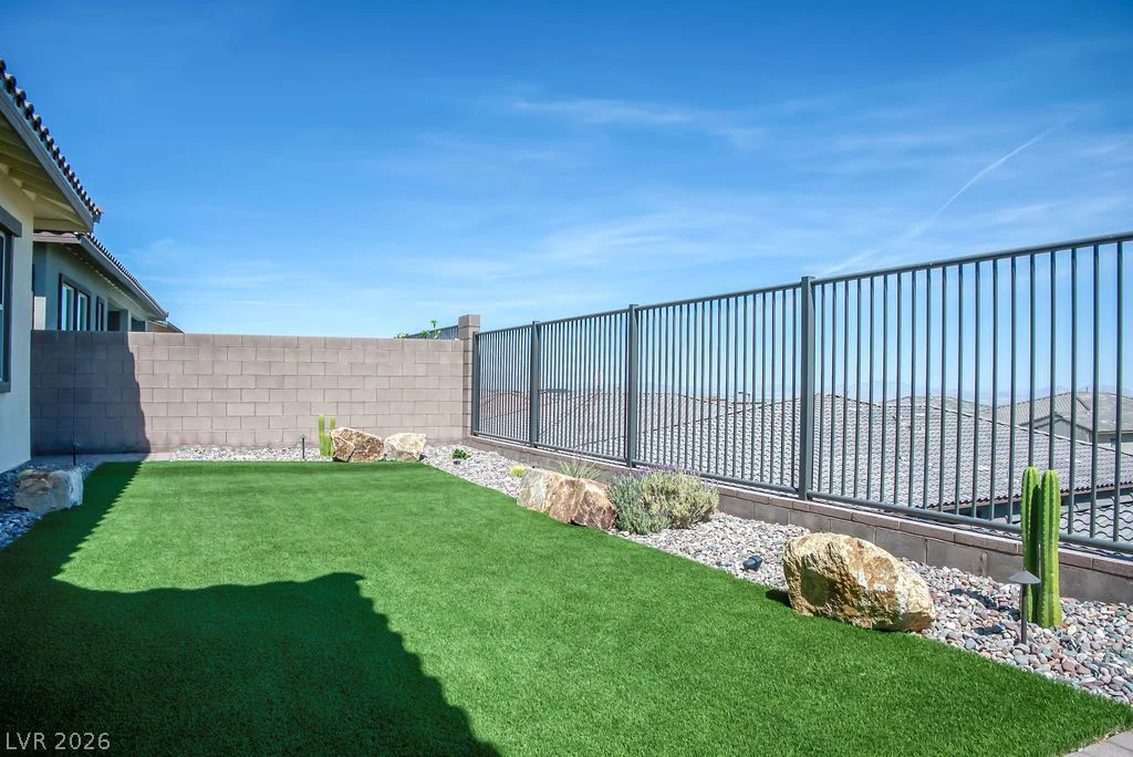 180 Medianoche, Las Vegas, NV 89138